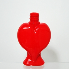 Botellas de plástico en forma de corazón